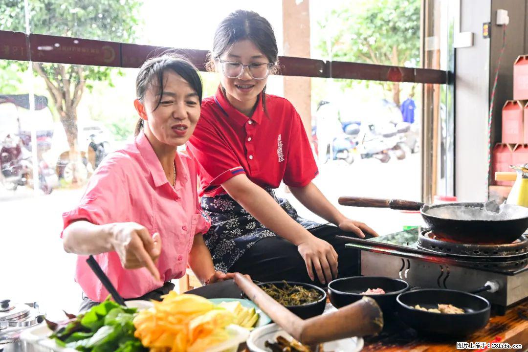 全网追的“扁担女孩”，找了一份暑假工，时薪12元 - 南宁生活资讯 - 南宁28生活网 nn.28life.com